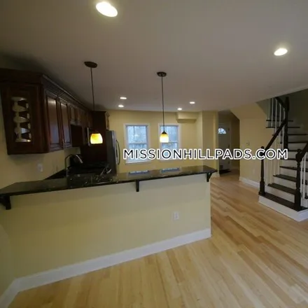 Image 3 - 177 Saint James Place, Boston, MA 02119, USA - Townhouse for rent