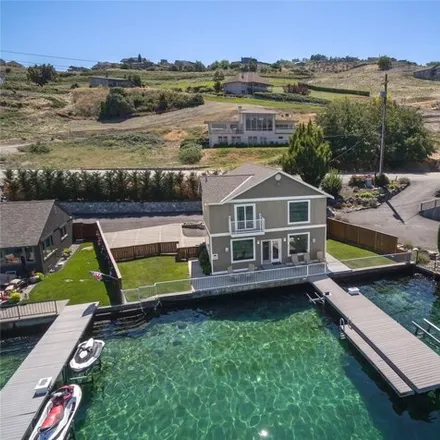 Buy this 3 bed house on 1094 South Lakeshore Road in Chelan County, WA 98816