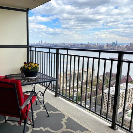 Image 1 - 8830 Boulevard East, Hudson Heights, North Bergen, NJ 07047, USA - Condo for sale