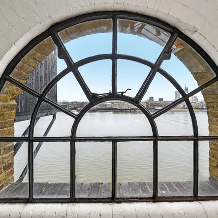 Image 9 - Metropolitan Wharf, 70 Wapping Wall, Ratcliffe, London, E1W 3SS, United Kingdom - Apartment for rent