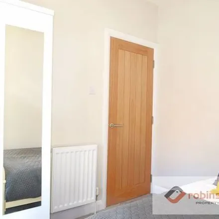 Rent this 3 bed townhouse on 41 Croydon Road in Nottingham, NG7 3DS