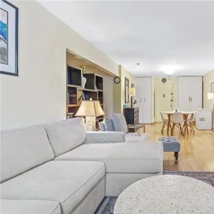 Image 5 - 142-05 Roosevelt Avenue, New York, NY 11354, USA - Apartment for sale