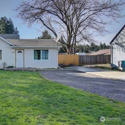 Buy this 2 bed house on 1904 Grand Boulevard in Vancouver, WA 98661