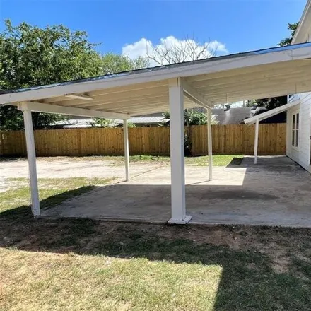 Image 3 - 676 West Division Street, Edna, TX 77957, USA - House for sale