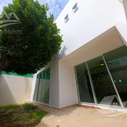 Buy this studio house on Calle Palma Real in 77506 Cancún, ROO
