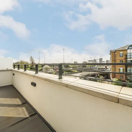 Rent this 2 bed apartment on Shirehall Lane in London, NW4 3RG