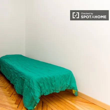 Rent this 9 bed room on Madrid in Gran Vía Capital, Calle de Silva