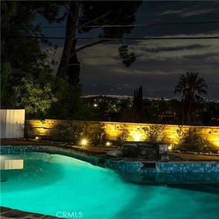 Image 2 - 23921 Crosson Drive, Los Angeles, CA 91367, USA - House for sale