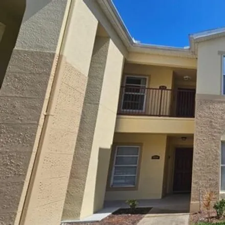 Buy this 3 bed condo on 2818 Club Cortile Circle in Osceola County, FL 34746