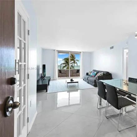 Image 3 - 5555 Collins Avenue, Miami Beach, FL 33140, USA - Condo for rent