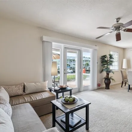 Image 2 - 5092 Beach Drive Southeast, Saint Petersburg, FL 33705, USA - Condo for sale