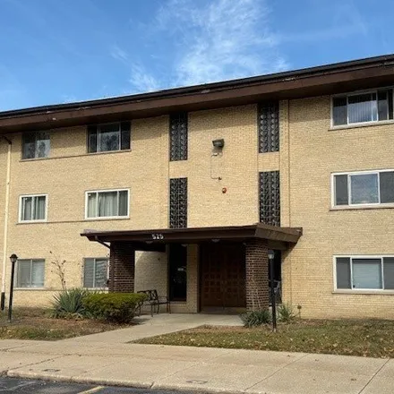 Rent this 2 bed house on 525 S Cleveland Ave Apt 201 in Arlington Heights, Illinois