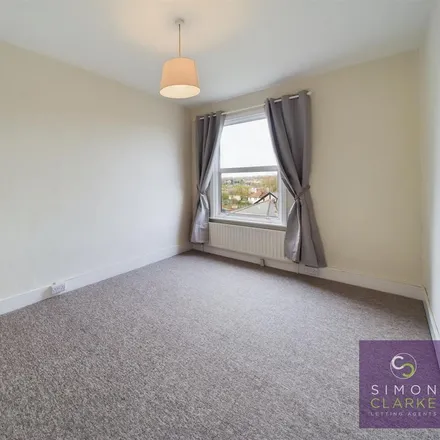 Image 4 - 100 Holly Park Road, London, N11 3HB, United Kingdom - Apartment for rent