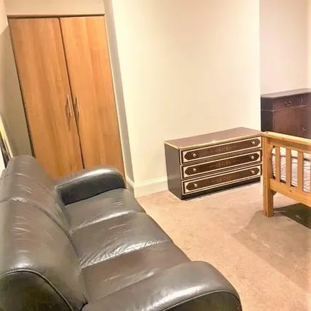 Rent this 4 bed apartment on Torrington Gardens in London, N11 2AB