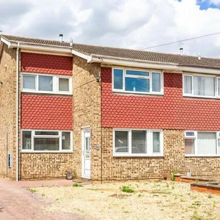 Buy this 3 bed duplex on Warren Close in Biggleswade, SG18 0DQ