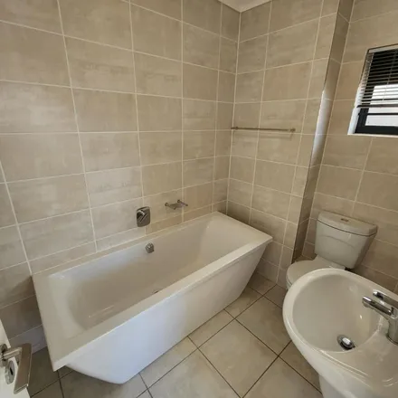 Image 2 - Shanghai Way, Cape Town Ward 100, Western Cape, 7150, South Africa - Apartment for rent