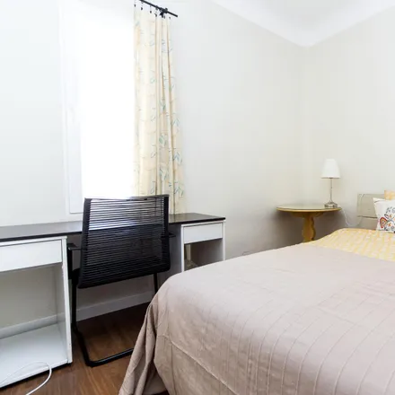 Rent this 4 bed room on Madrid in Calle del General Lacy, 10