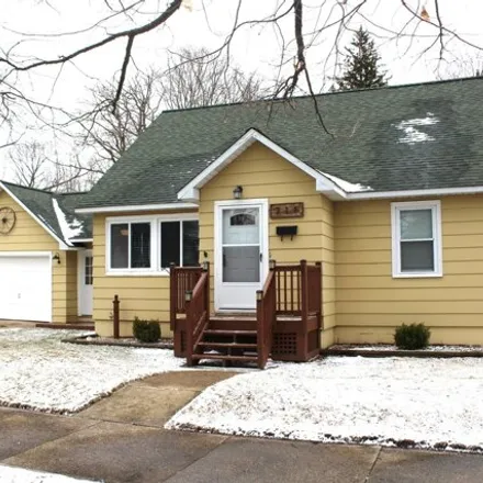 Buy this 3 bed house on 745 Lincoln Street in Cadillac, MI 49601