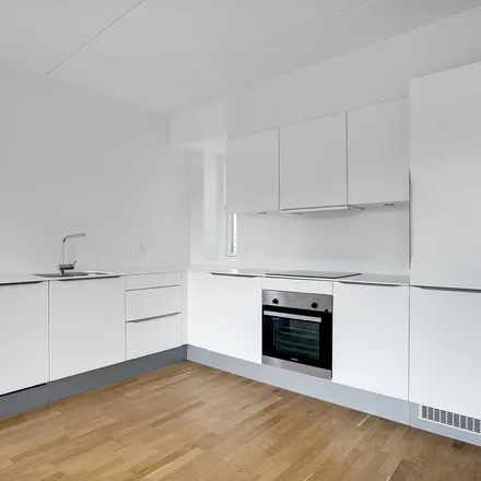 Rent this 4 bed apartment on Theodore Roosevelts Vej 1 in 2450 København SV, Denmark