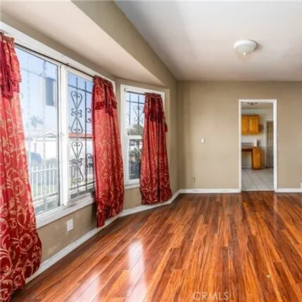 Image 3 - 1384 West 83rd Place, Los Angeles, CA 90044, USA - House for sale