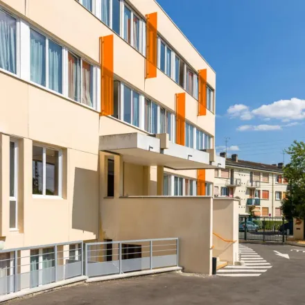 Image 2 - Center Campus, Rue Nicolas Appert, 91300 Massy, France - Apartment for rent