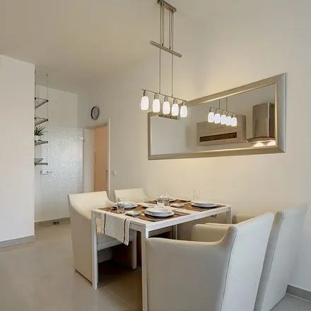 Rent this 3 bed apartment on Schleißheimer Straße 257 in 80809 Munich, Germany