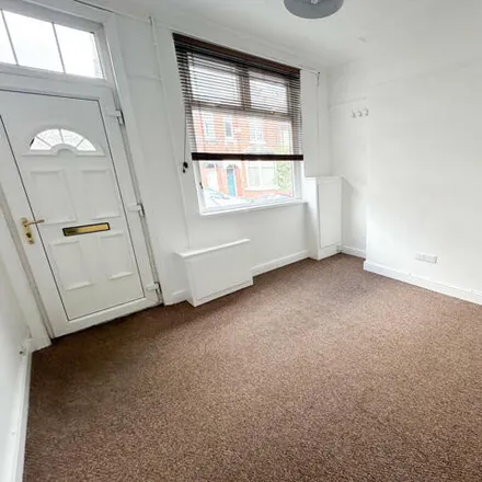 Image 2 - Penkville Street, Stoke, ST4 5AJ, United Kingdom - Townhouse for rent