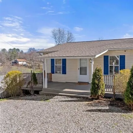 Buy this 3 bed house on Meadowbrook Drive in Canton, NC 28716