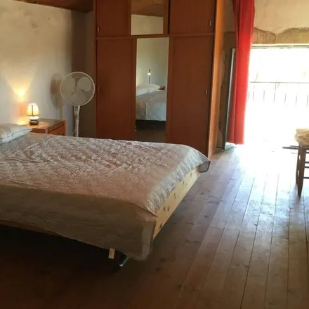 Rent this 4 bed house on 13520 Maussane-les-Alpilles