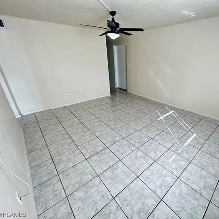 Image 3 - 2806 Montclaire Avenue, Fort Myers, FL 33901, USA - Condo for rent