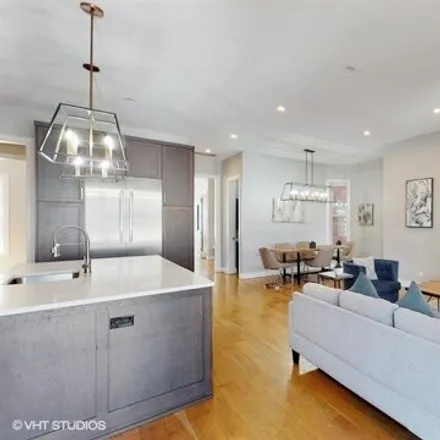 Image 3 - 1630 West Warren Boulevard, Chicago, IL 60688, USA - House for sale