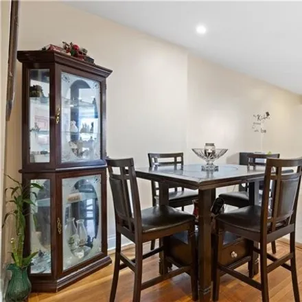 Image 3 - 2922 Barnes Ave Apt 4f, New York, 10467 - Apartment for sale