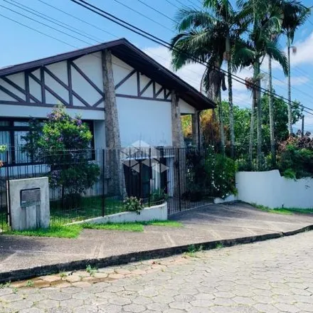 Buy this 7 bed house on Rua Doutor Percy João de Borba in Trindade, Florianópolis - SC