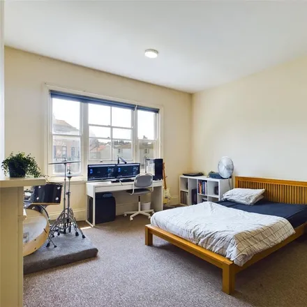 Rent this 6 bed duplex on 19 Wellington Road in Brighton, BN2 3AB
