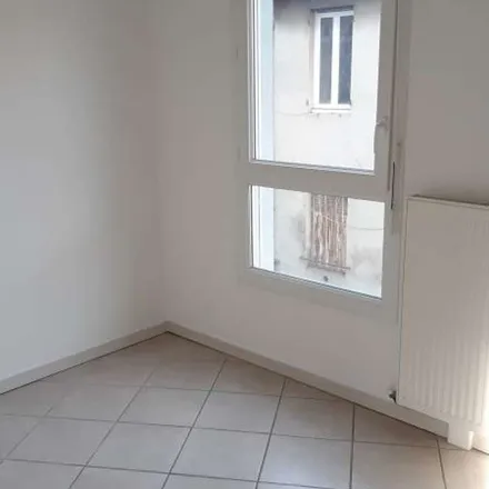 Image 4 - 6 Place Sadi Carnot, 69700 Givors, France - Apartment for rent