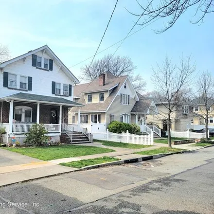 Buy this 3 bed house on 14 Holly Place in New York, NY 10306