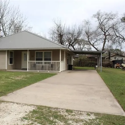 Buy this 2 bed house on 413 Thomas Street in Clute, TX 77531