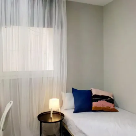 Rent this 5 bed room on La Virgen 154 in Calle de José Abascal, 11