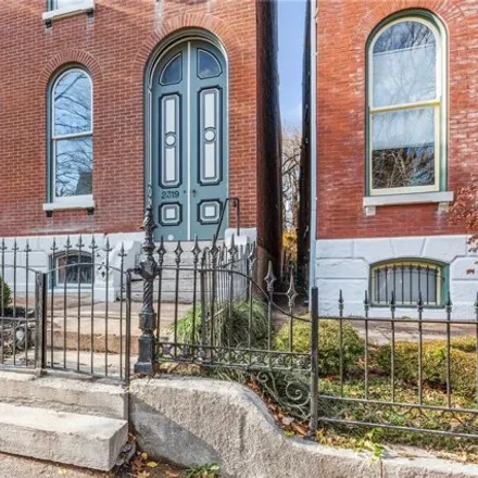 Image 3 - 2319 South 12th Street, St. Louis, MO 63104, USA - House for sale