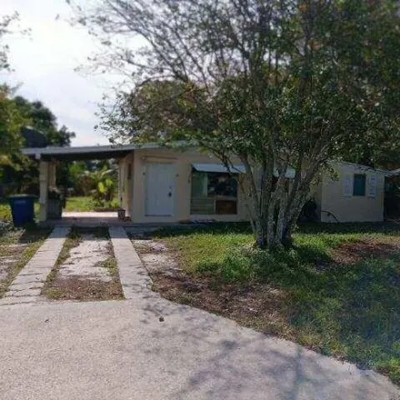 Buy this 3 bed house on 661 Palm Avenue in Fort Pierce, FL 34982