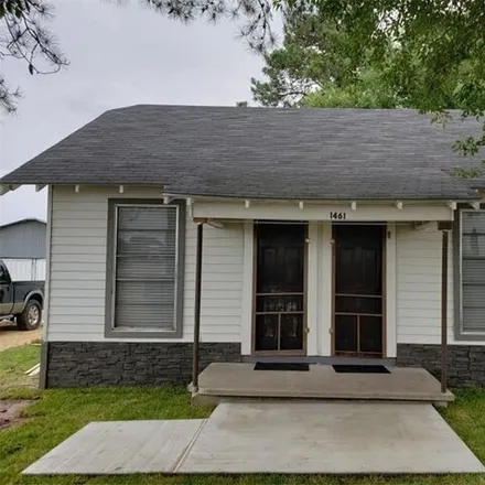 Rent this 2 bed house on 1451 United States Highway 77 in Hallettsville, TX 77964