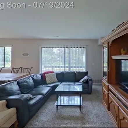 Buy this 1 bed condo on 33667 Pondview Cir in Livonia, Michigan