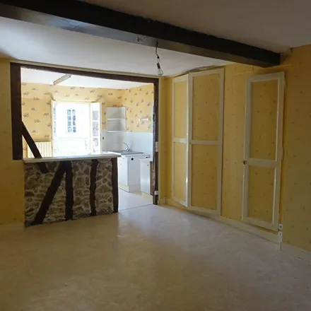 Rent this 3 bed apartment on 4 Rue Gambetta in 28200 Châteaudun, France