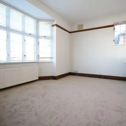 Image 3 - 81 Parkside Drive, Rounton, WD17 3AX, United Kingdom - Apartment for rent