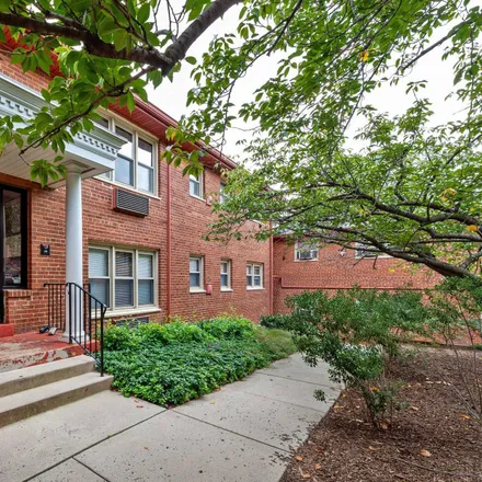 Buy this 1 bed condo on 4635 20th Road North in Highview Park, Arlington