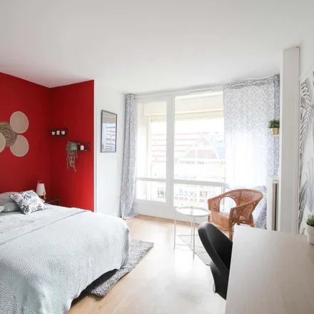 Rent this 5 bed room on 18 Rue d'Alsace in 92300 Levallois-Perret, France