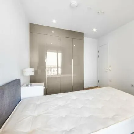 Image 4 - South Garden Point, Sayer Street, London, SE17 1FE, United Kingdom - Apartment for rent