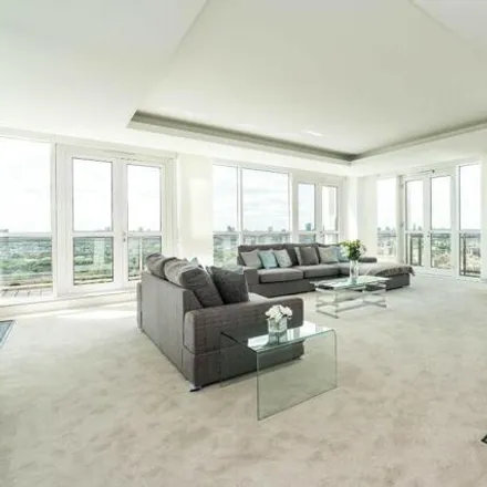 Rent this 4 bed house on Berkeley Tower in 48 Westferry Circus, Canary Wharf