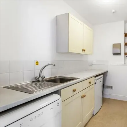 Image 6 - 37 Epsom Road, Guildford, GU1 3JT, United Kingdom - Apartment for sale