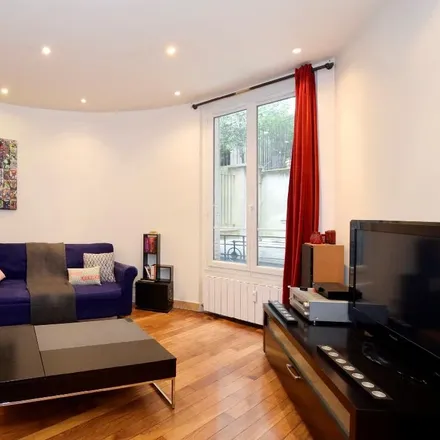 Image 2 - 30 Rue des Saules, 75018 Paris, France - Apartment for rent